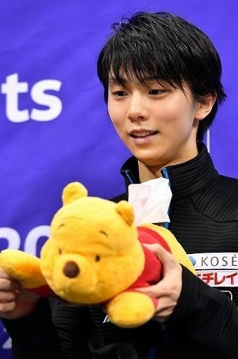 Yuzuru holding Winnie the Pooh tissue box