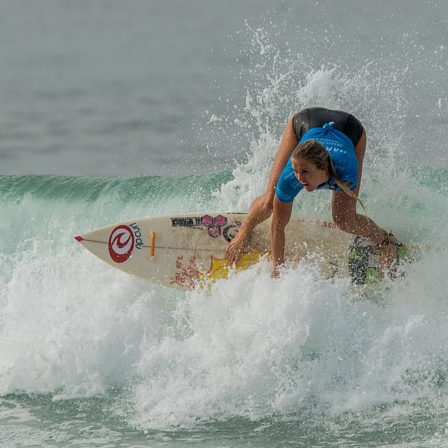 bethany hamliton surfing