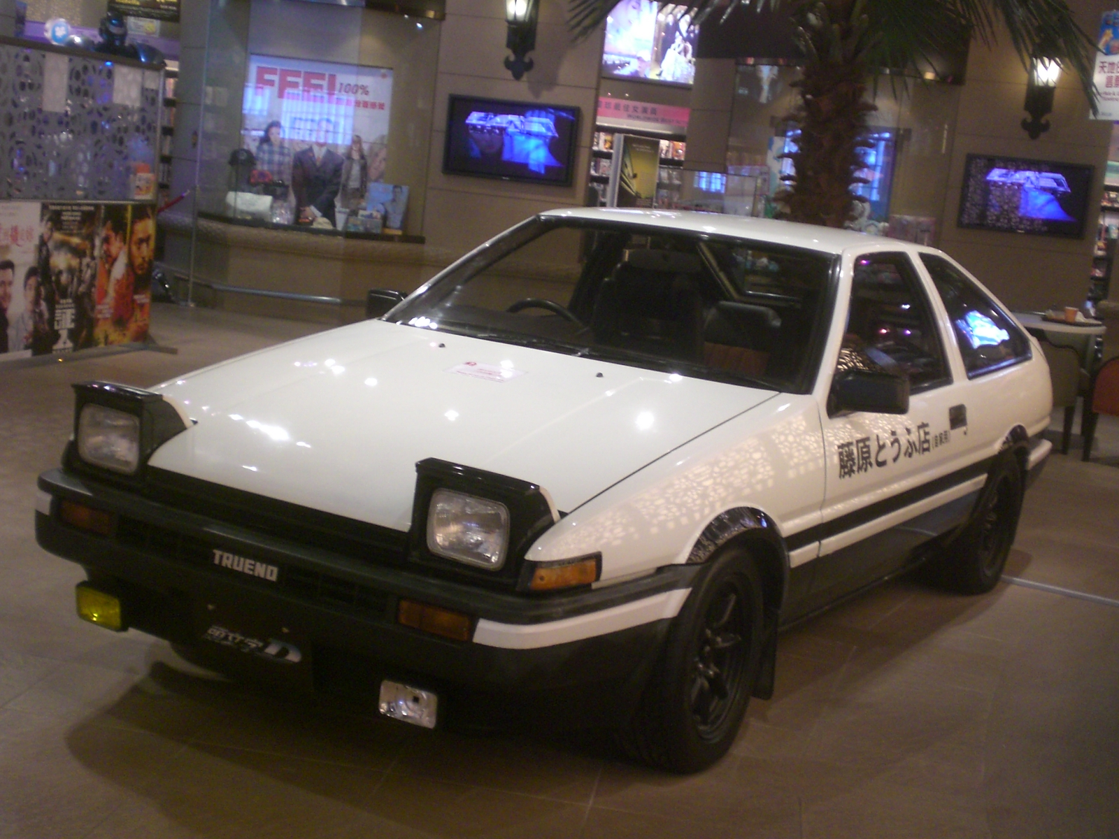trueno with headlights on