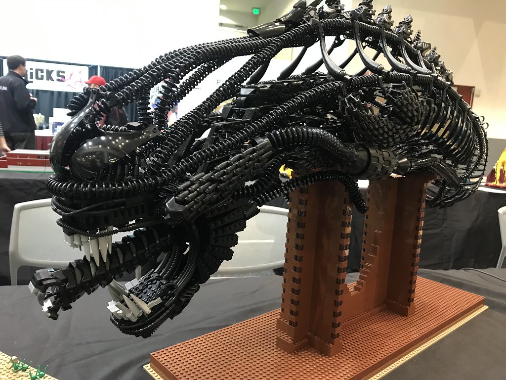 xenomorph skull