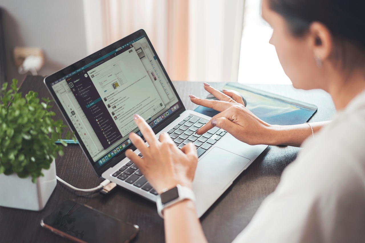 a picture of someone typing