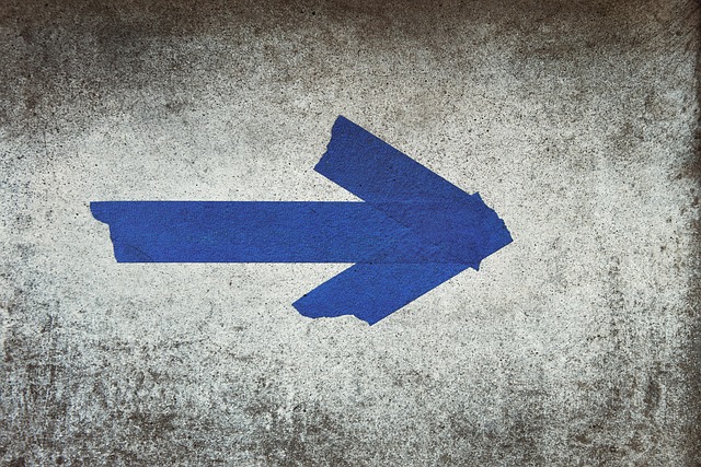 blue arrow pointing towards the right