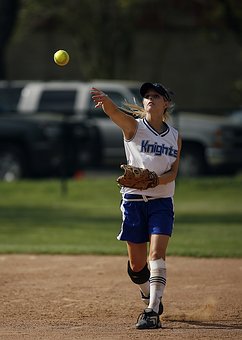  girl throwing