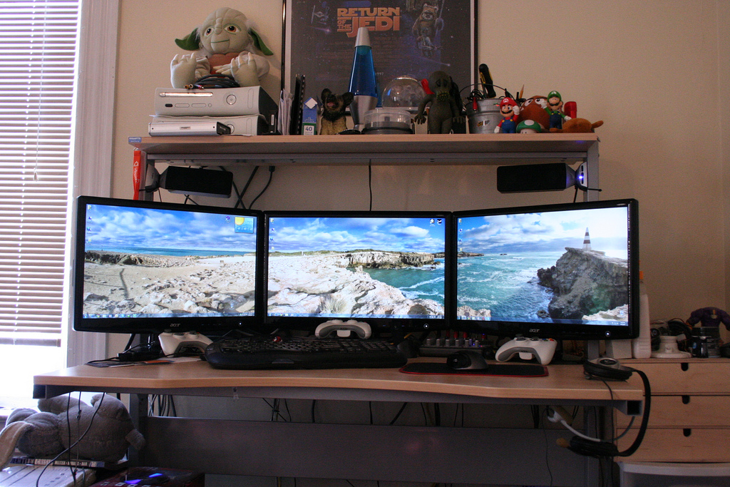 Console setup with monitors