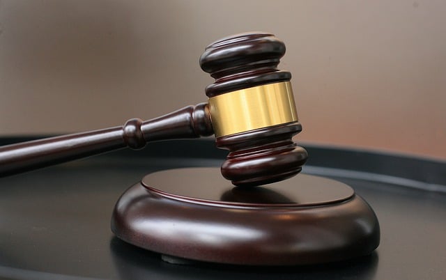 a mallet on mound in court-7538565_640