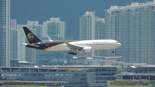 Plane image by Andy Leung from Pixabay