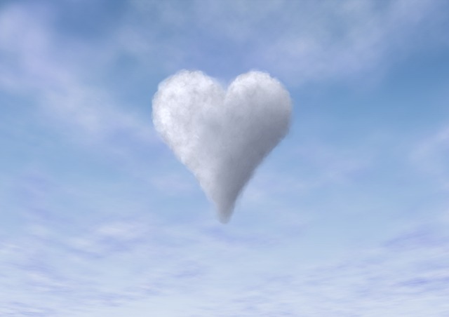 Picture of a heart shaped cloud